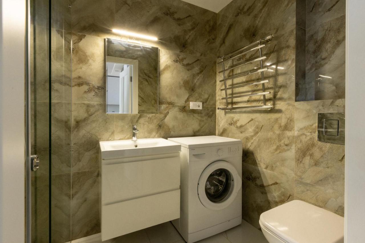 לבוב Vip Apartment Near Center מראה חיצוני תמונה
