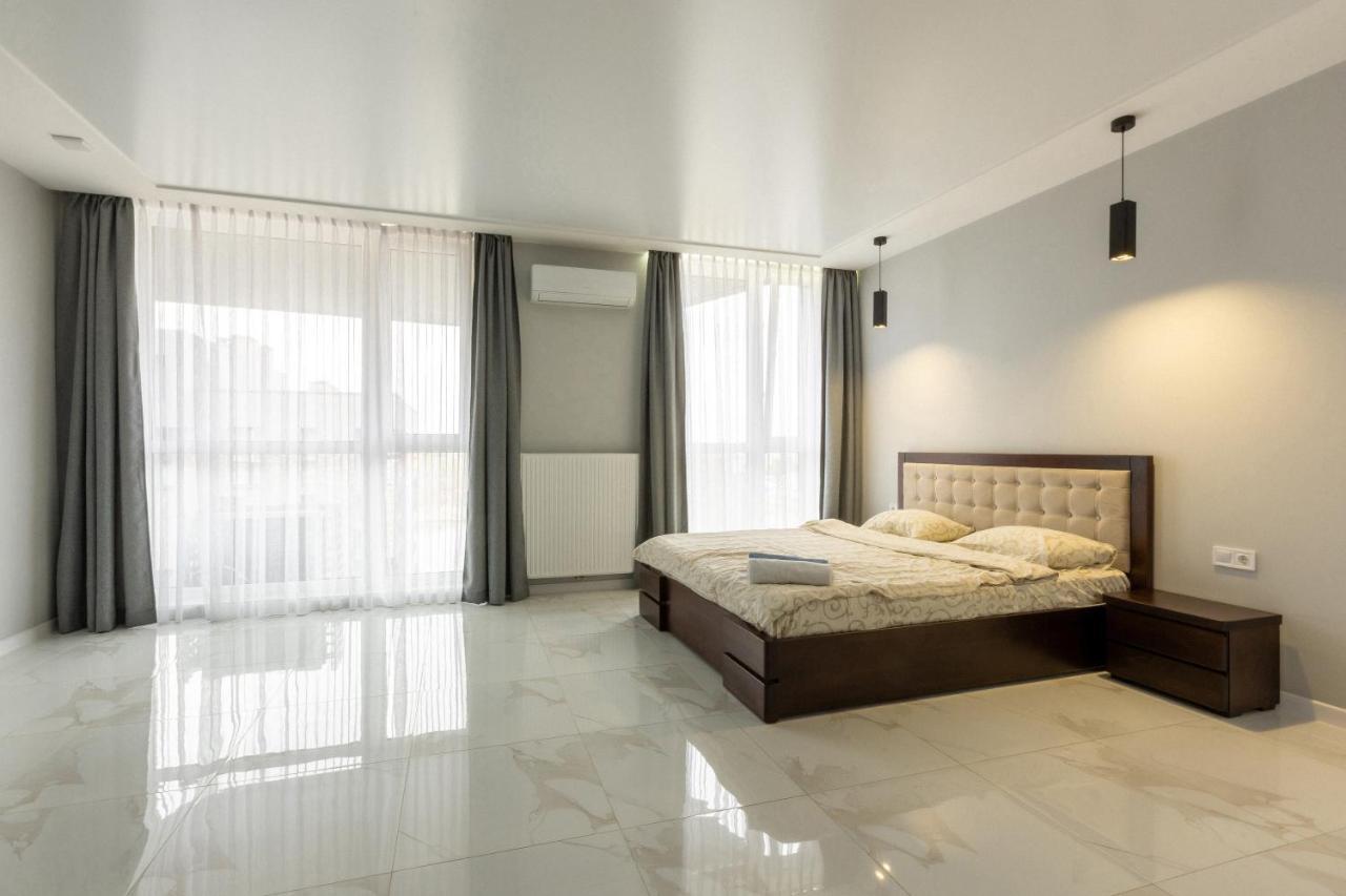 לבוב Vip Apartment Near Center מראה חיצוני תמונה